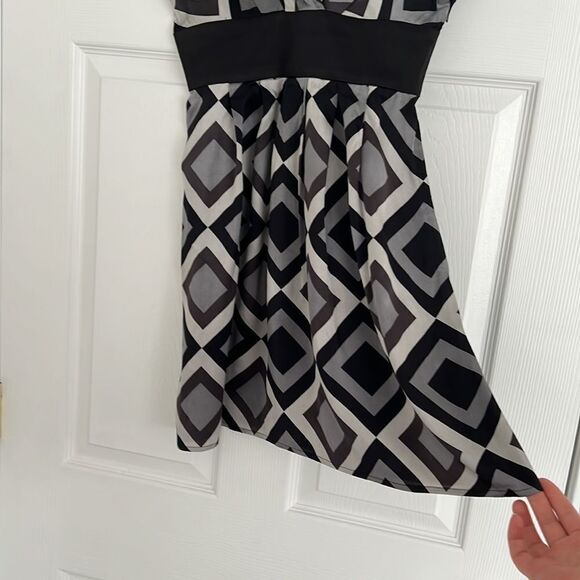 Express 95% silk mini summer black gray dress Sz XS - Picture 8 of 9